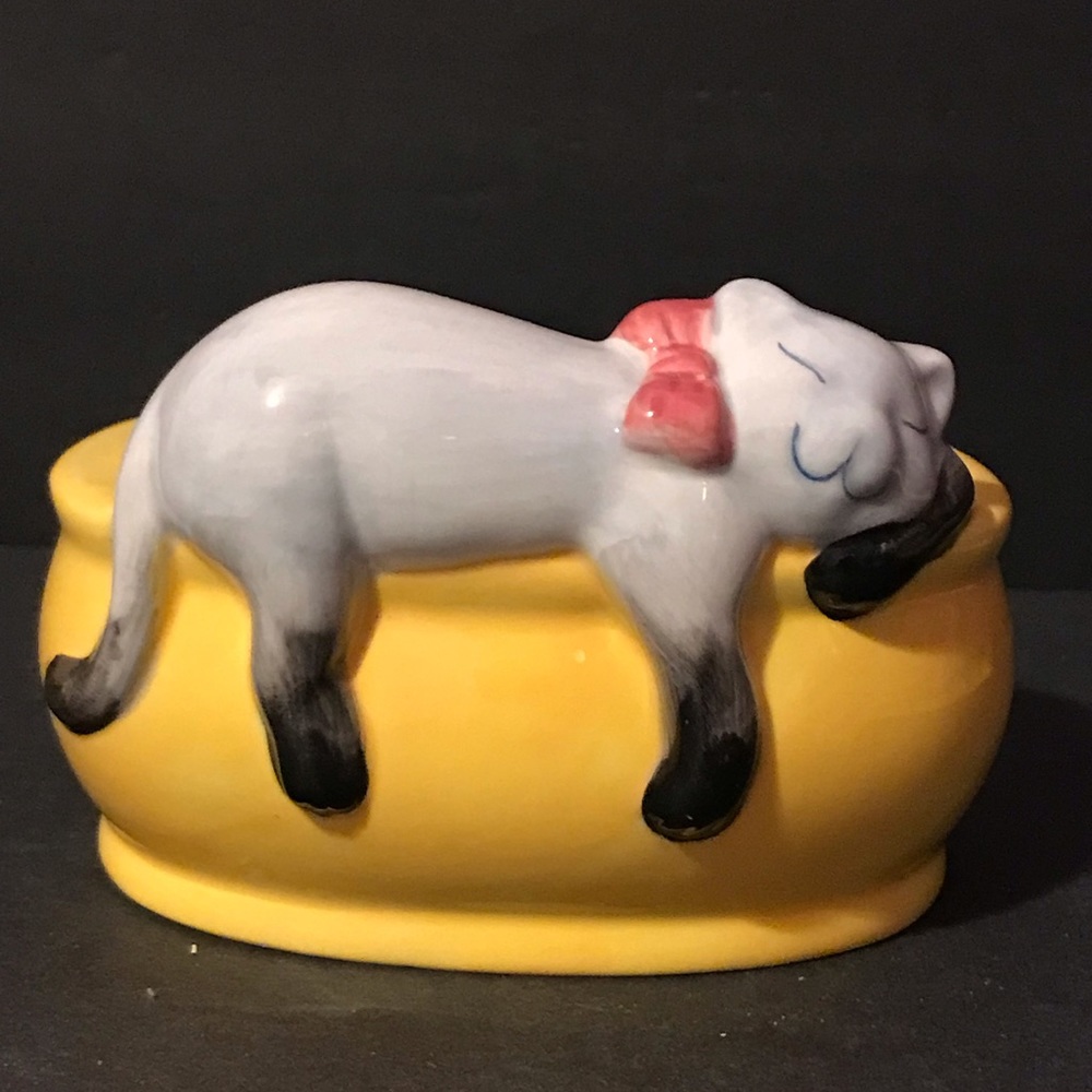 Sleeping Grey Kitty With Pink Bow/ Yellow Bowl/Sponge/Soap/Plant Holder